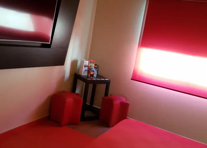 & Hollywood Hotel