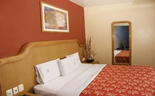 Hotel & Hollywood